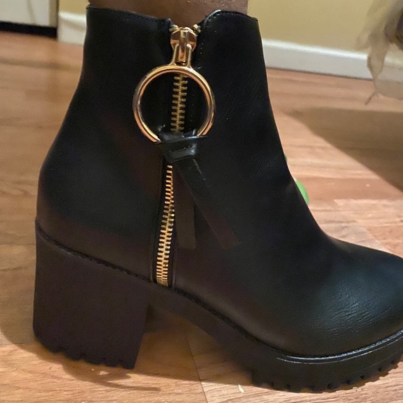 Shoes - BOOTS